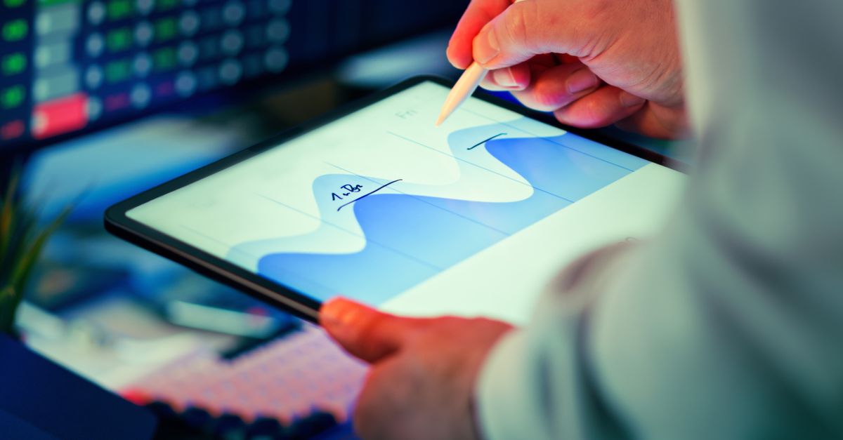 KPIs vs metrics: the difference and how to choose the right ones