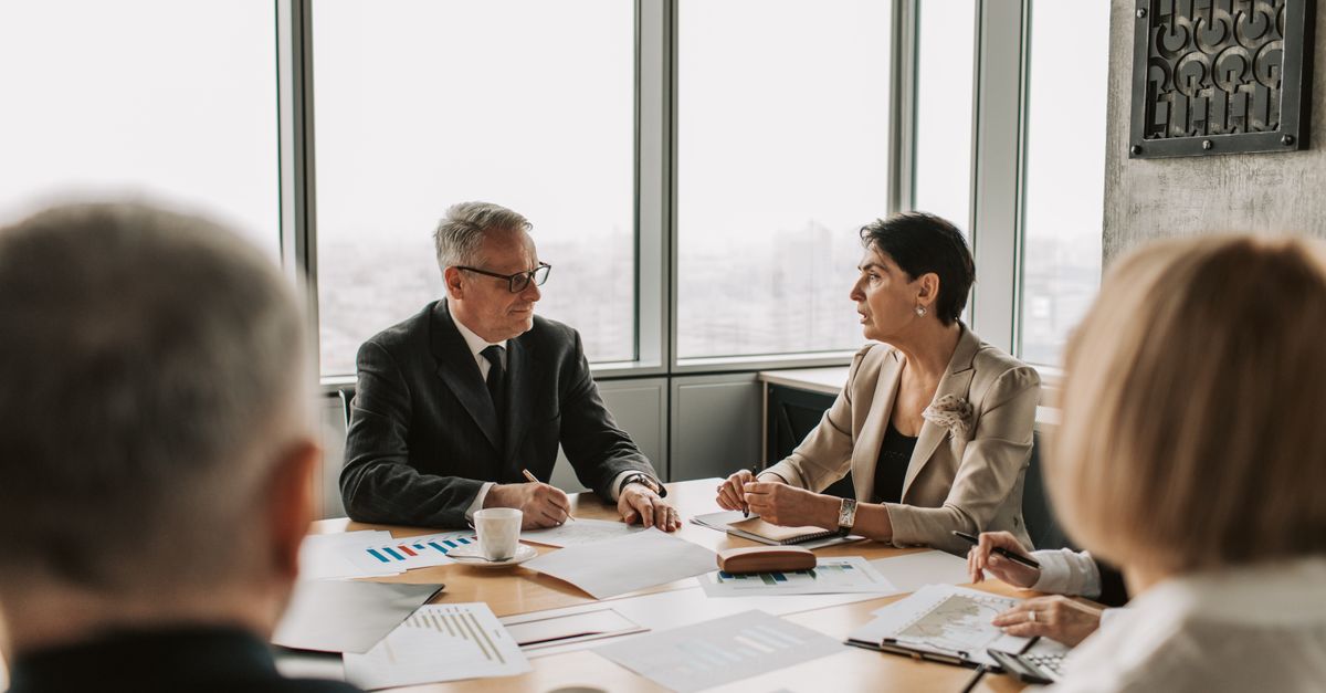 Data-informed vs data-driven: when data decides and when it advises
