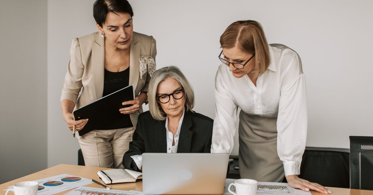 Data-informed vs data-driven: when data decides and when it advises